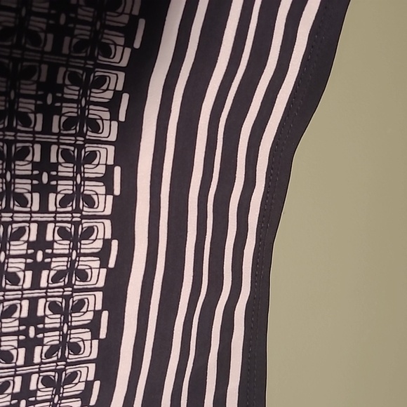 - Max Studio Size S Slightly Above the Knee Dress - Picture 5 of 7